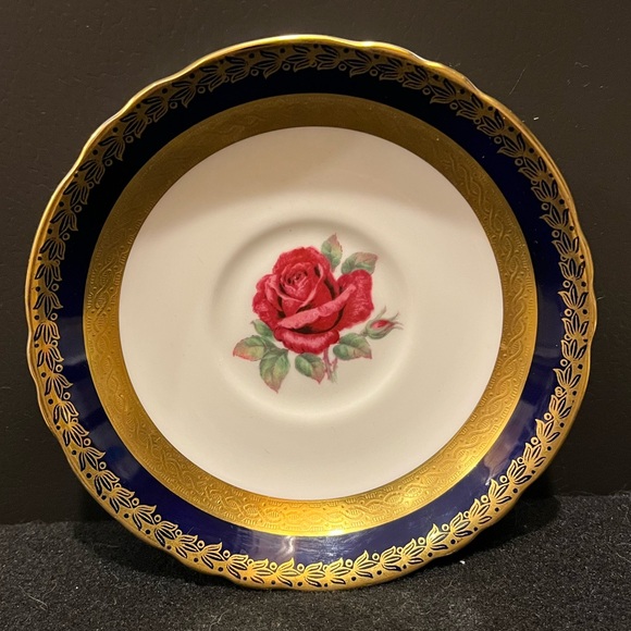 PARAGON Saucer with Floral Rose Center with Cobalt and Gold Trim, saucer only - Picture 4 of 9